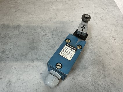 Boční otočný koncový spínač Honeywell 211ZS1 10A 500V NO/NC páka s válečkem