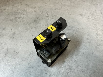 AC/DC pojistkový modul se stabilizátorem na DIN lištu - tavné pojistky