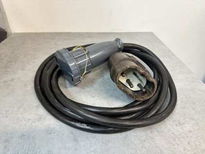 Redukce stará vidlice zásuvka 4 kolík 380V/25A na čtyřkolík 4P 16A CZ1643