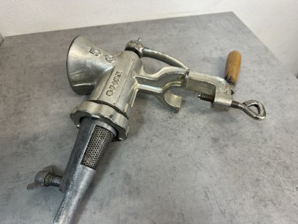 Ruční mlýnek na maso Sfinx č.5 s nástavcem na odšťavňovač