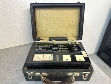 Stará retro zkoušečka elektrických předmětů Metra Blansko ZO 1