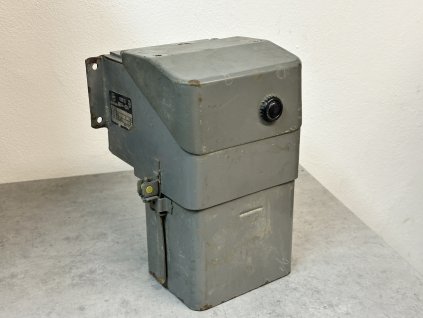 Olejový stykač s chráničem 02S 13 500V 25A cívka 220V 50Hz