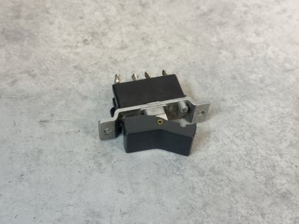 Kontaktní kolébkový spínač 211323-1:1 2x4 kontakty