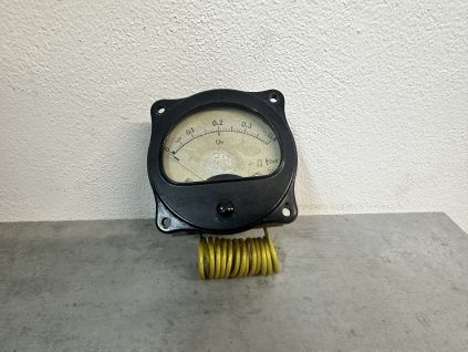 Starý retro panelový Dozimetr analogový 0,4R/h