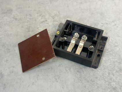 Retro spínač SV4 4A 250V AC a 6A 50V DC