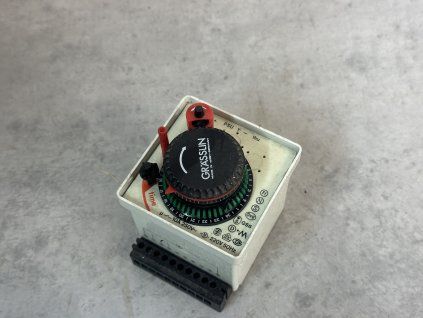 Elektromechanické spínací hodiny Grässlin PSU T 1HU