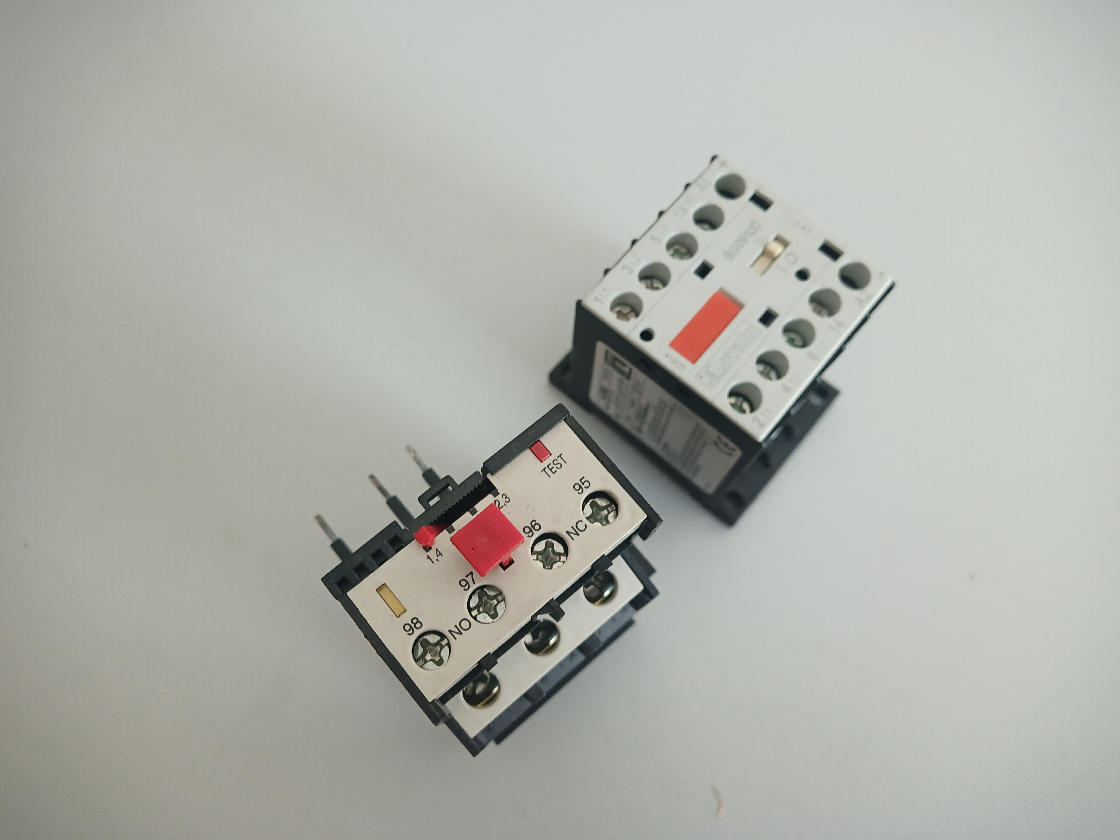 Lovato Stykač BG0910D 9A 24VDC a tepelné relé 11RF 92V3 1,4-2,3A ...