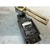 Boční otočný koncový spínač Euchner NG1HB-510 10A 250V NO/NC páka s válečkem