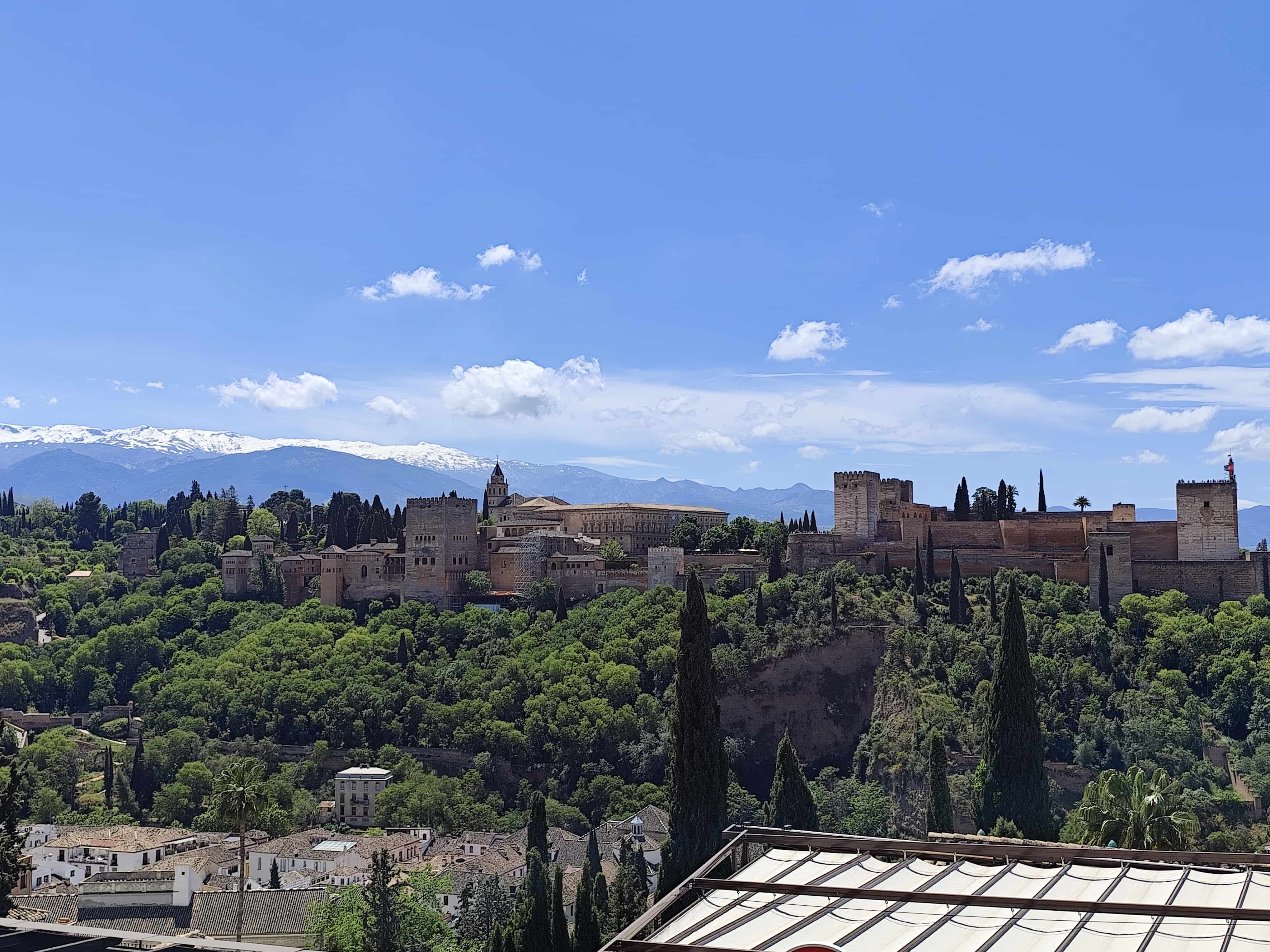 alhambra_pohled_web