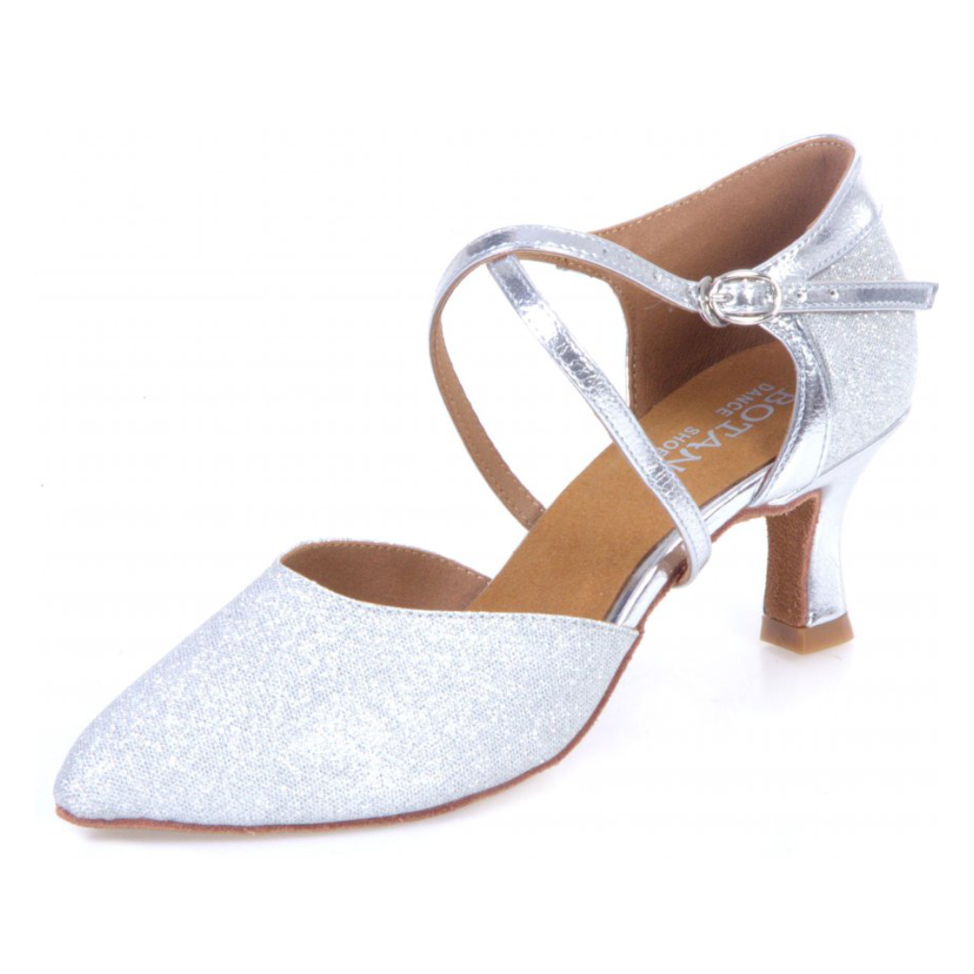 Výhody tanečních bot: Proč jsou BOTAN, Elza a Artis tou nejlepší volbou