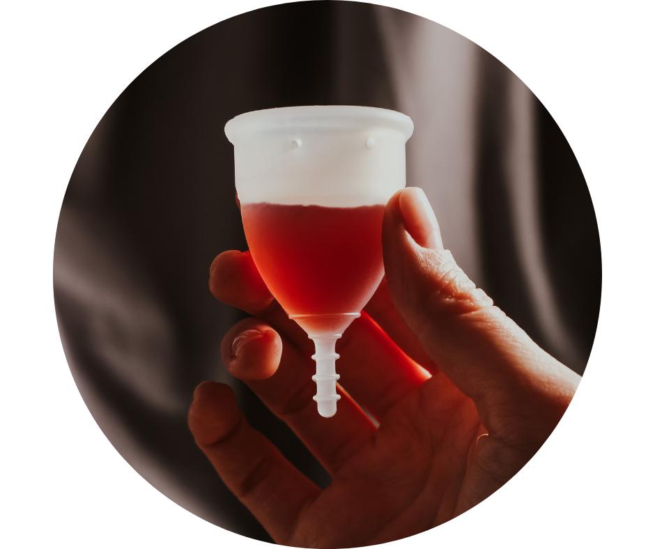 menstruační krev v kalíšku bez známek sraženin