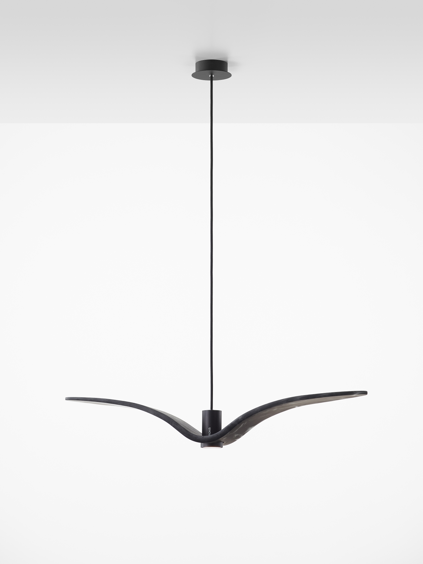 Levně Designové závěsné svítidlo Brokis Night Birds PC962 Povrch Montury: Stříbrný elox, Barva skla: opal - masiv, Povrch baldachýnu: pískovaný hliník lakovaný
