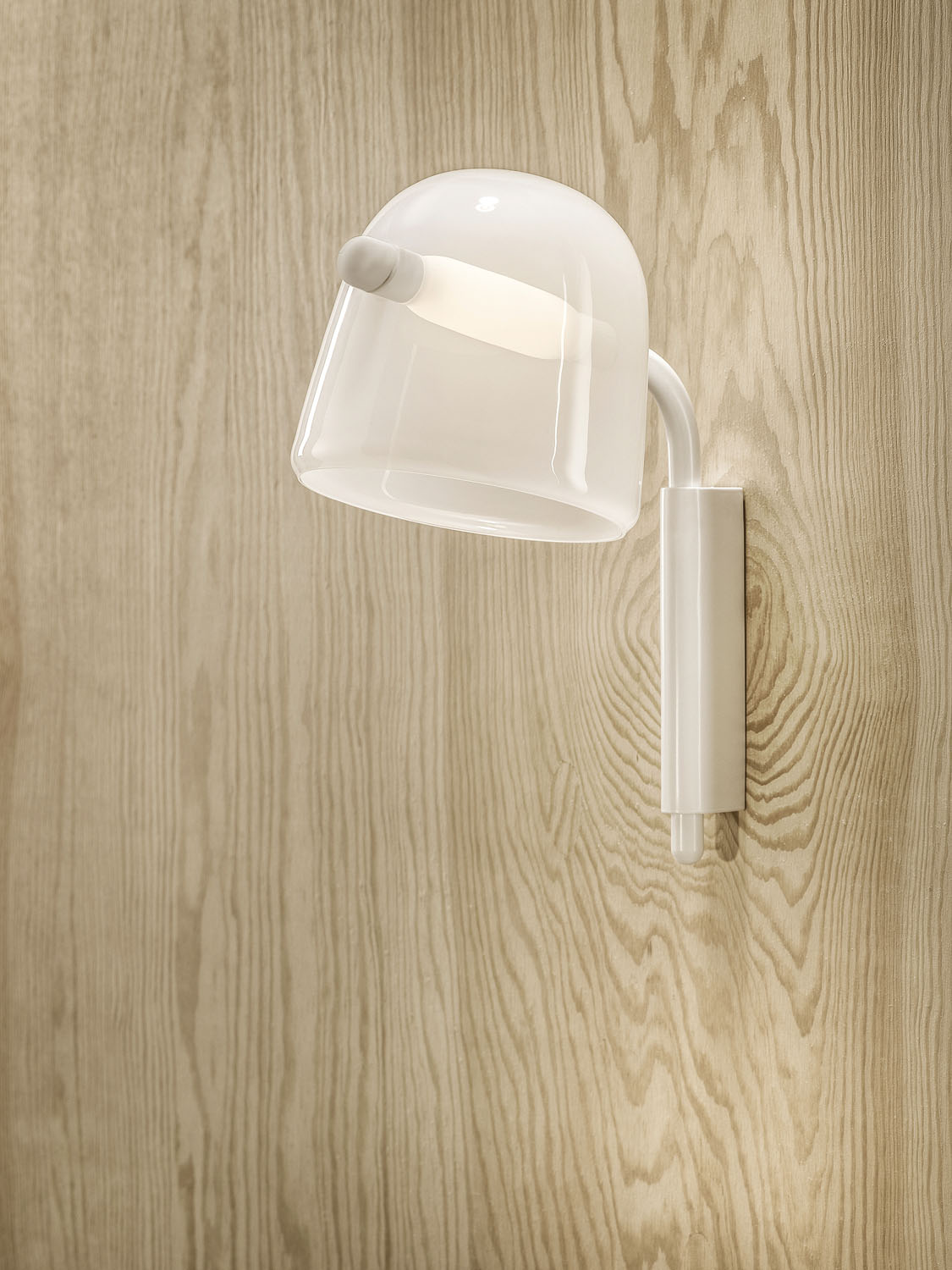 Levně Nástěnná LED lampa Brokis Mona medium Wall PC970, 5000K Povrch Montury: kov - bílý matný komaxit, Barva skla: Černá - transparentní sklo, Povrch baldachýnu: kov - černý matný komaxit