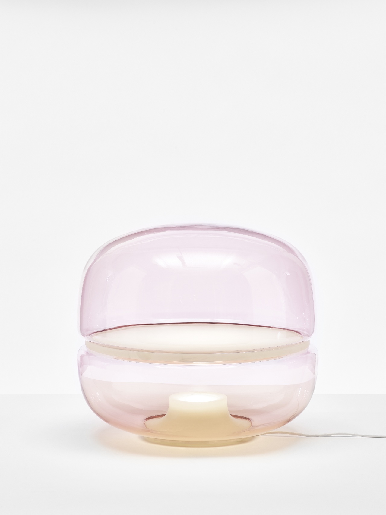 Levně Designová stolní lampa Brokis Macaron M, PC1039, 1xGX53 Barva skla: Amber - transparentní sklo, Základna: Dub evropský - bíle mořený, Disk: BROKISGLASS - kouřově šedá mat