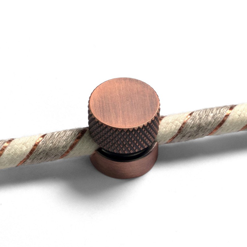 creative cables Sarè - kovová nástěnná kabelová svorka pro textilní kabely Barva komponentu: Matná měď
