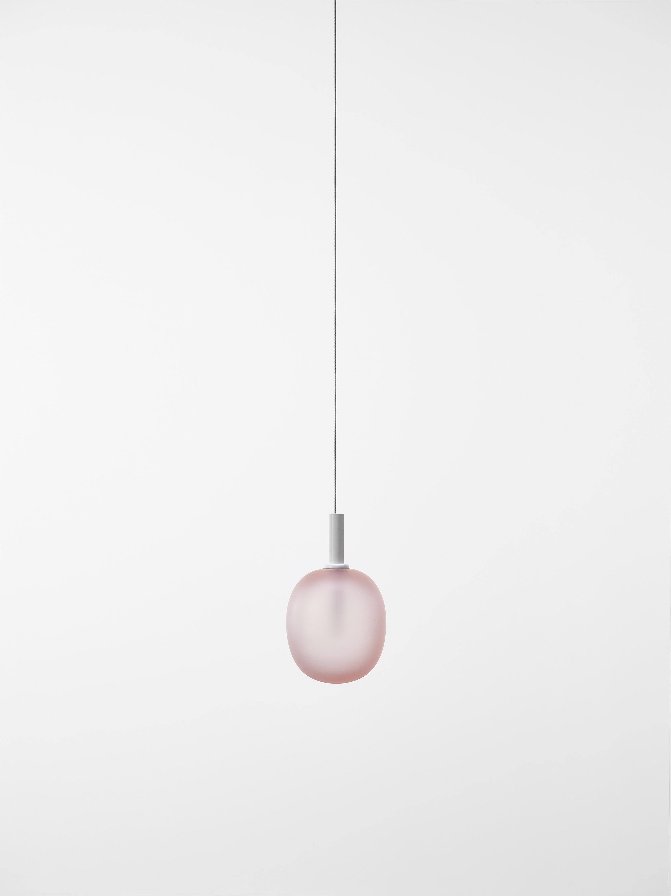 Levně Brokis LED Závěsné svítidlo Ivy Single L, PC1217 ø 11,9 cm Povrch Montury: kov - antracitově šedý matovaný komaxit se strukturou, Barva skla: Šedá kouřová - transparentní sklo, Povrch baldachýnu: kov - antracitově šedý matovaný komaxit se strukturou