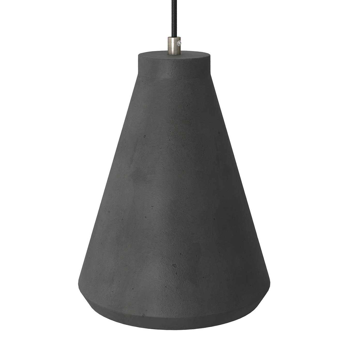 Levně creative cables Závěsná lampa s textilním kabelem, betonovým stínidlem funnel a kovovými detaily Barva: Tmyvý beton