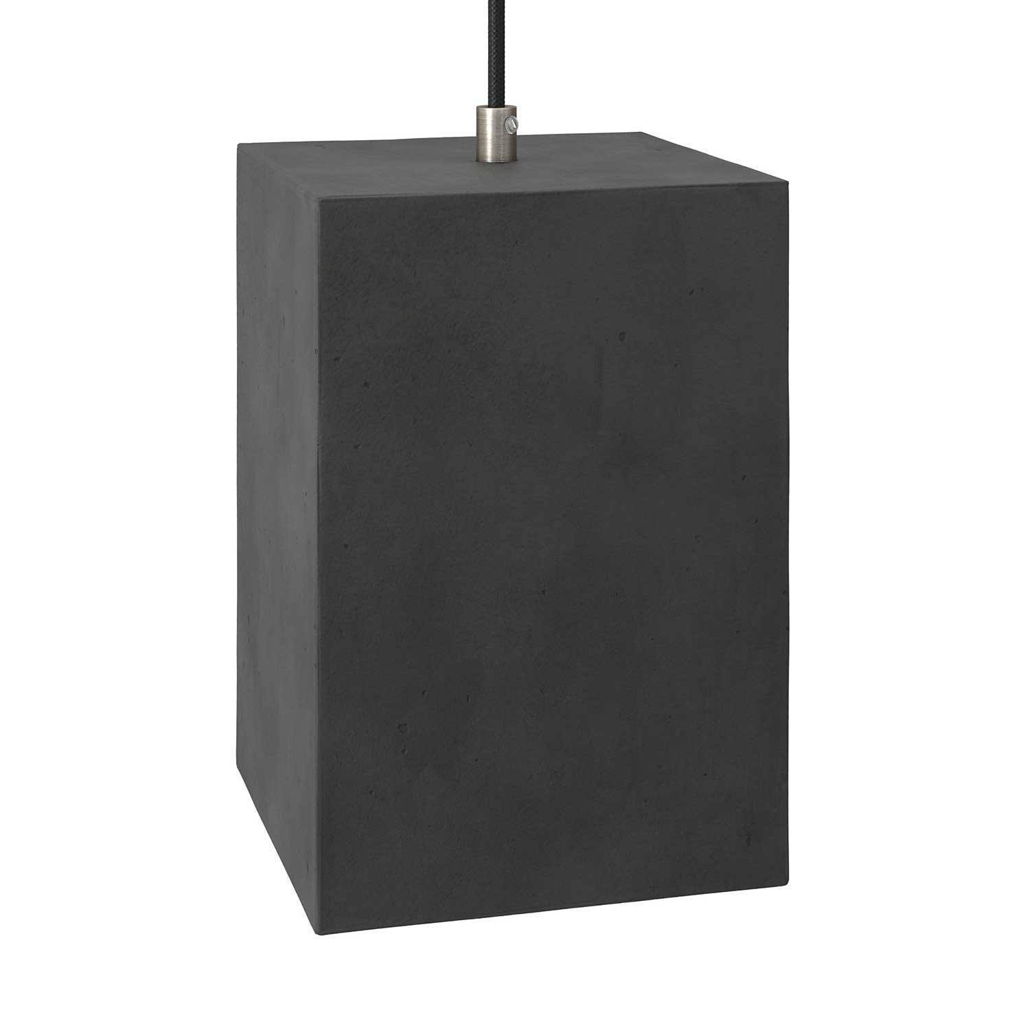 Levně creative cables Závěsná lampa s textilním kabelem, betonovým stínidlem cube a kovovými detaily Barva: Tmyvý beton