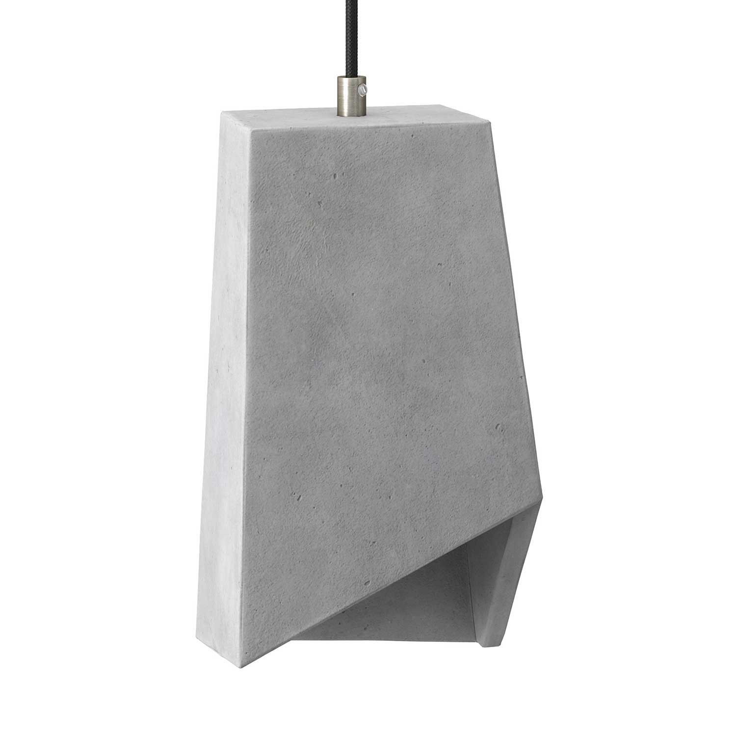 Levně creative cables Závěsná lampa s textilním kabelem, betonovým stínidlem prisma a kovovými detaily Barva: Světlý beton