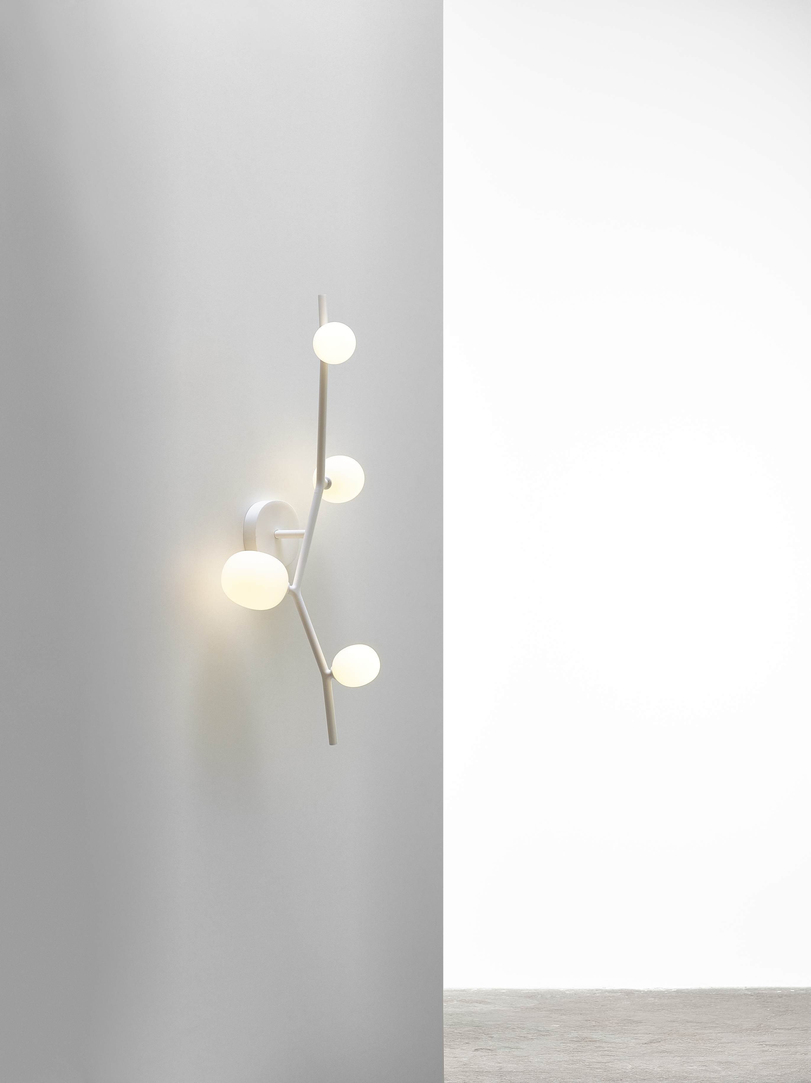 Levně Brokis Luxusní nástěnné svítidlo Ivy PC1219 Wall 4, 99,6 cm Barva skla: Šedá kouřová - transparentní sklo, Stmívání: DIM CASAMBI CBU-PWM4 (CEDV2854)