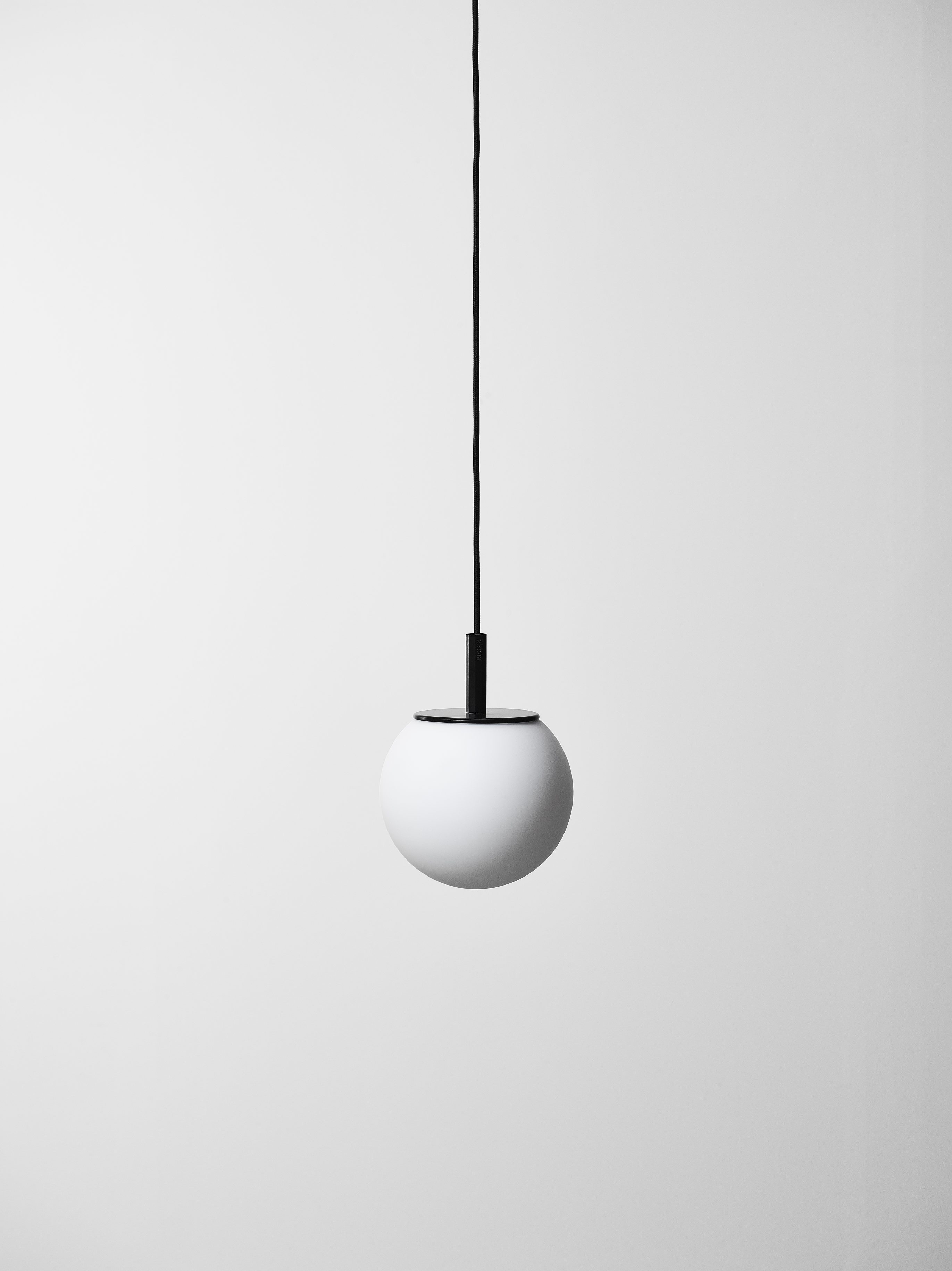 Levně Brokis Designové závěsné svítidlo Sfera PC1247, Ø20cm Povrch Montury: broušený hliník lakovaný (CCS2841), Barva el. vedení: textilní kabel - bílý (CECL521), Baldachýn: broušený hliník lakovaný (CCSC2843)