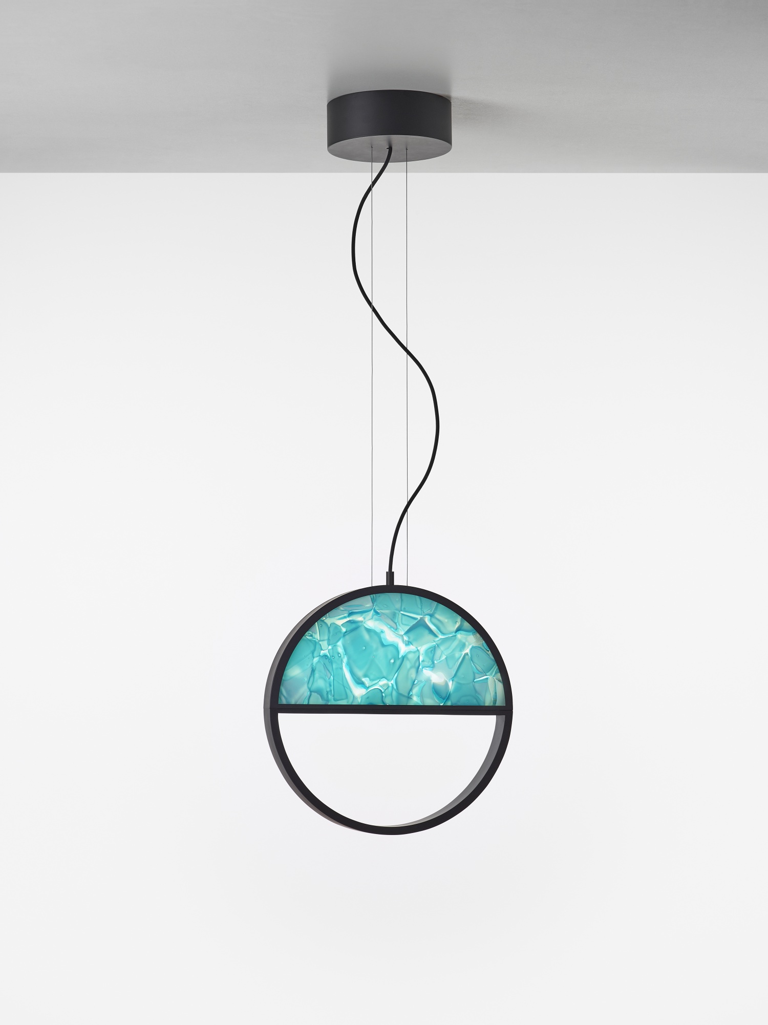 Levně Brokis Designové závěsné svítidlo Geometric 1/2 TOP PC1141, ⌀40cm Barva spodní části skla: červená - triplex opál BROKISGLASS (CGGB2793), Povrchová úprava skla: matný povrch (lícová strana) (CGSU2737)