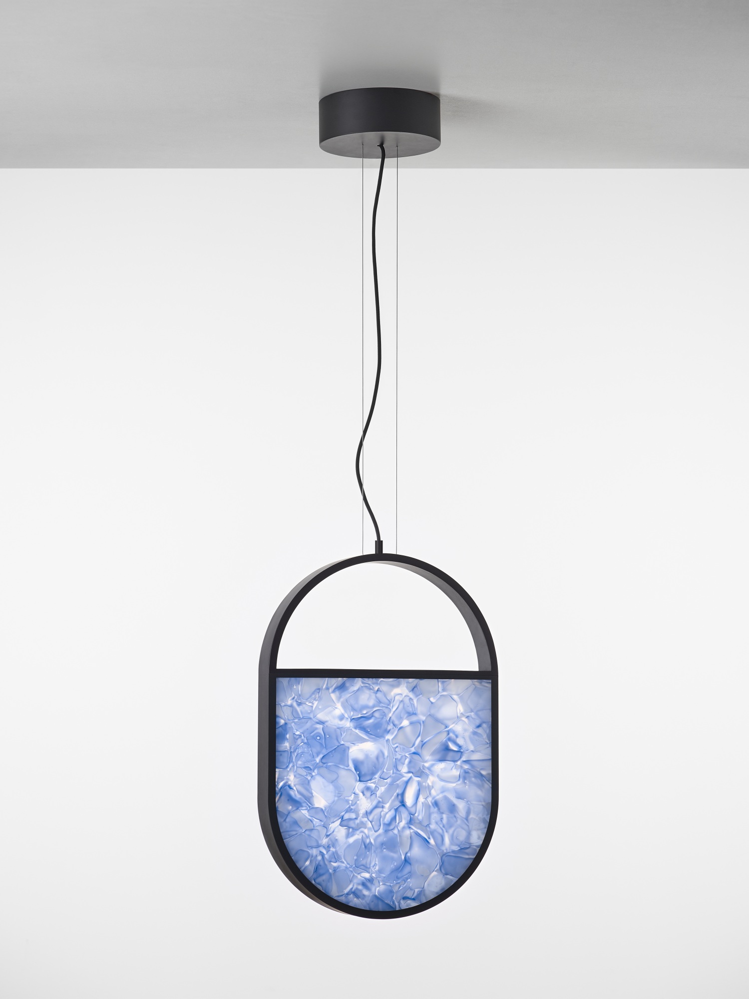 Levně Brokis Designové závěsné svítidlo Geometric Oval 2/3 Bottom PC1150 Barva spodní části skla: červená - triplex opál BROKISGLASS (CGGB2793), Povrchová úprava skla: matný povrch (lícová strana) (CGSU2737)