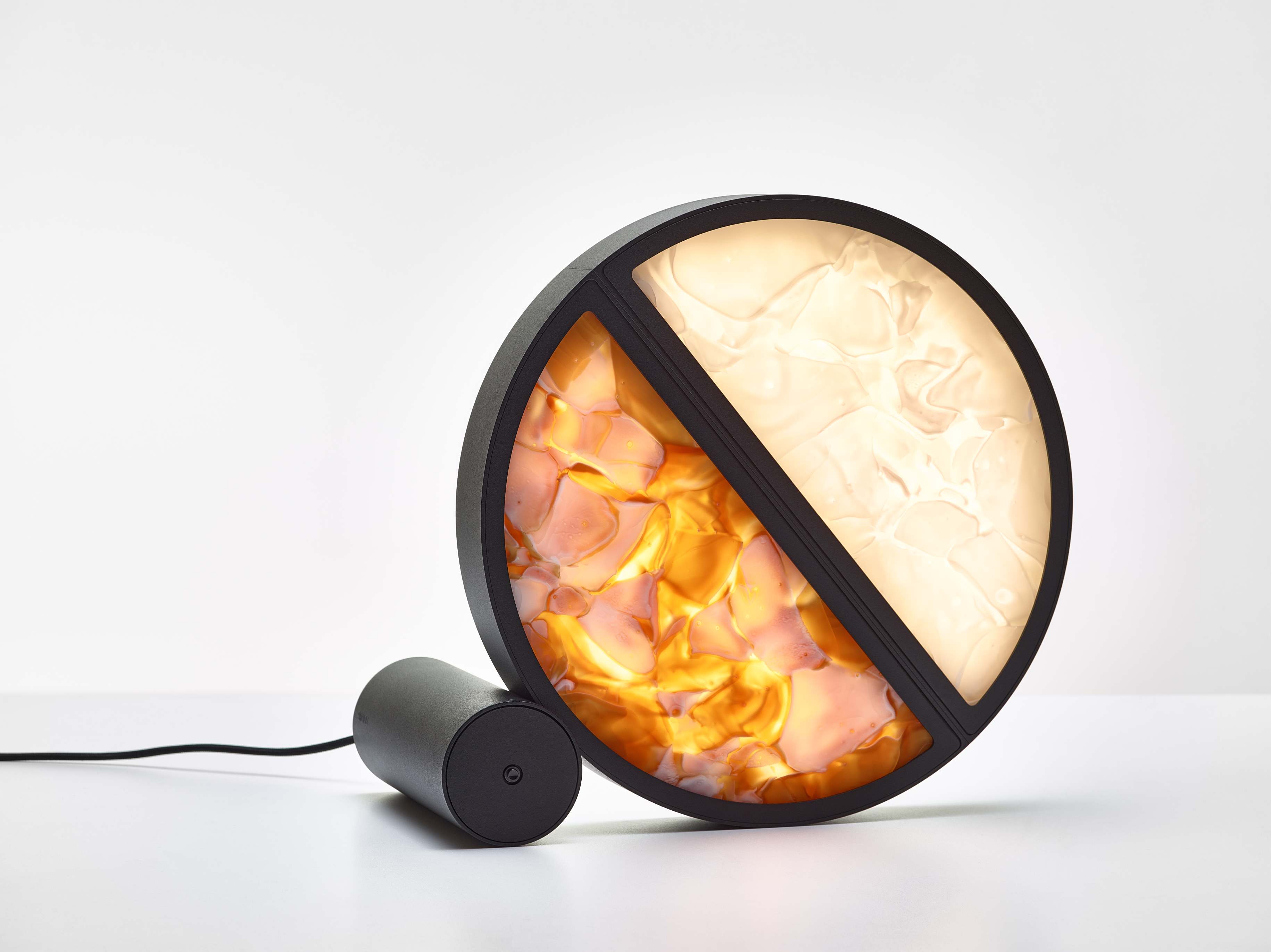Levně Brokis Designová stolní lampa Geometric PC1270, ⌀43cm Barva spodní části skla: amber - triplex opál BROKISGLASS (CGGB2800), Povrchová úprava skla: lesklý povrch (lícová strana) (CGSU2736), Barva horní části skla: amber - triplex opál BROKISGLASS (CGC2730)