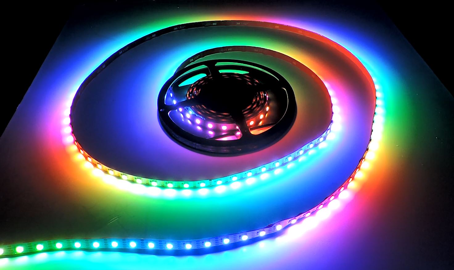 Digitální(adresovatelný) RGB LED pásek 8W, 60LED/m, 12V, SPI komunikace