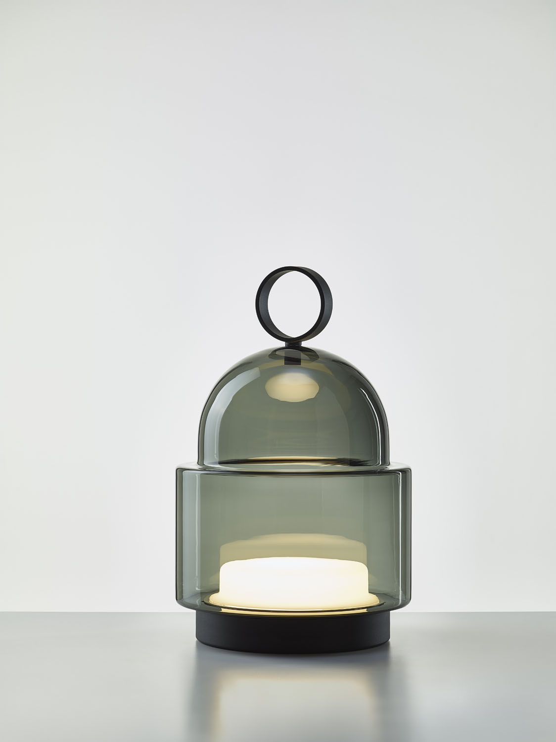 Venkovní designová lampa Brokis Dome Nomad Small PC1265 Povrch Montury: Nerezová ocel - broušená, Barva skla: Triplex opál, Dekor skla: Vlnky
