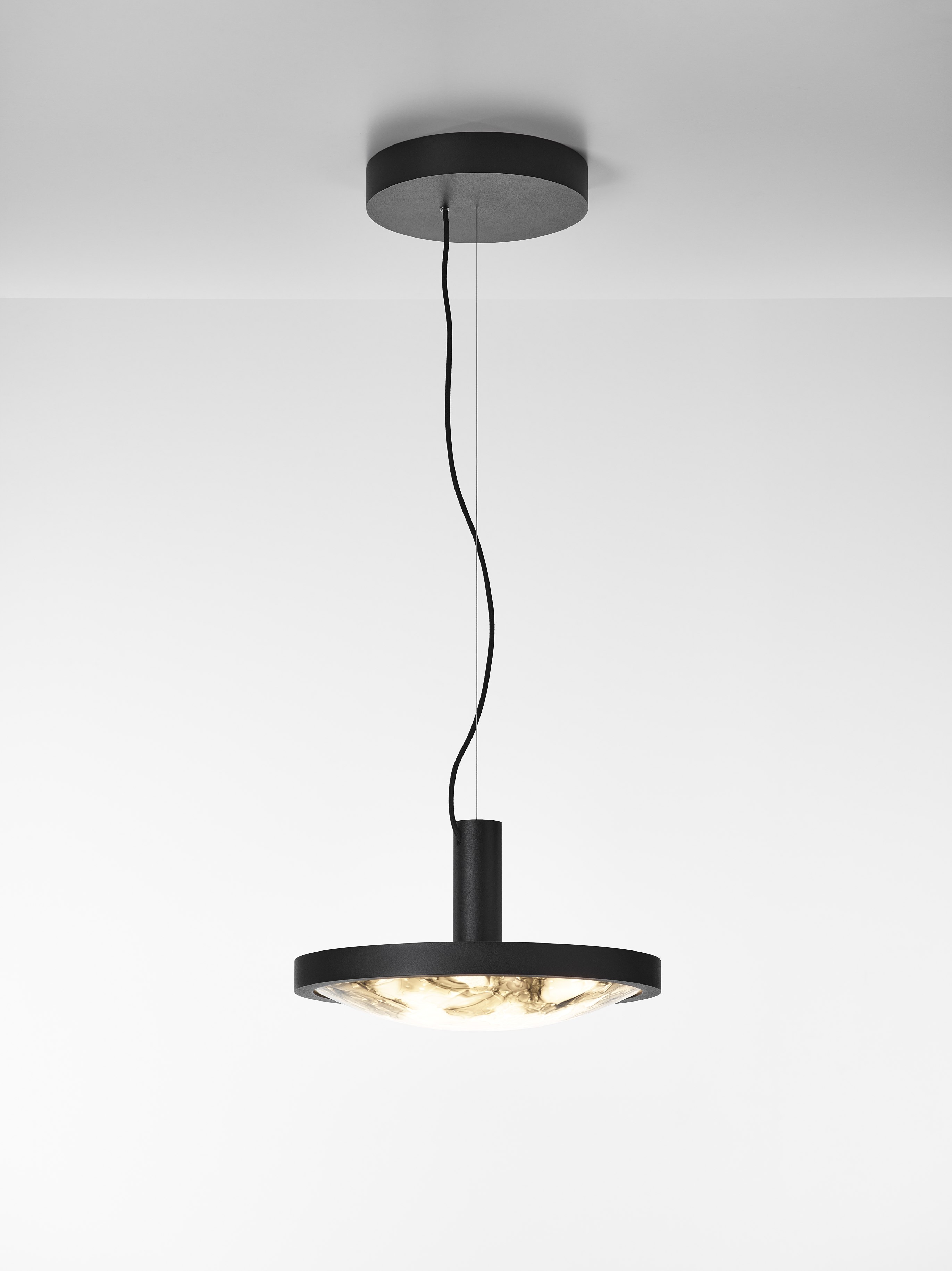Levně Brokis Luxusní závěsné svítidlo Convex big, PC1274 Barva skla: triplex opál BROKISGLASS (CGC2676), LED zdroj: DIM, 24V, LED, 75W, 2700K, 9983lm, RA90+ (LEDS3017), Povrchová úprava skla: lesklý povrch (lícová strana) (CGSU2736)