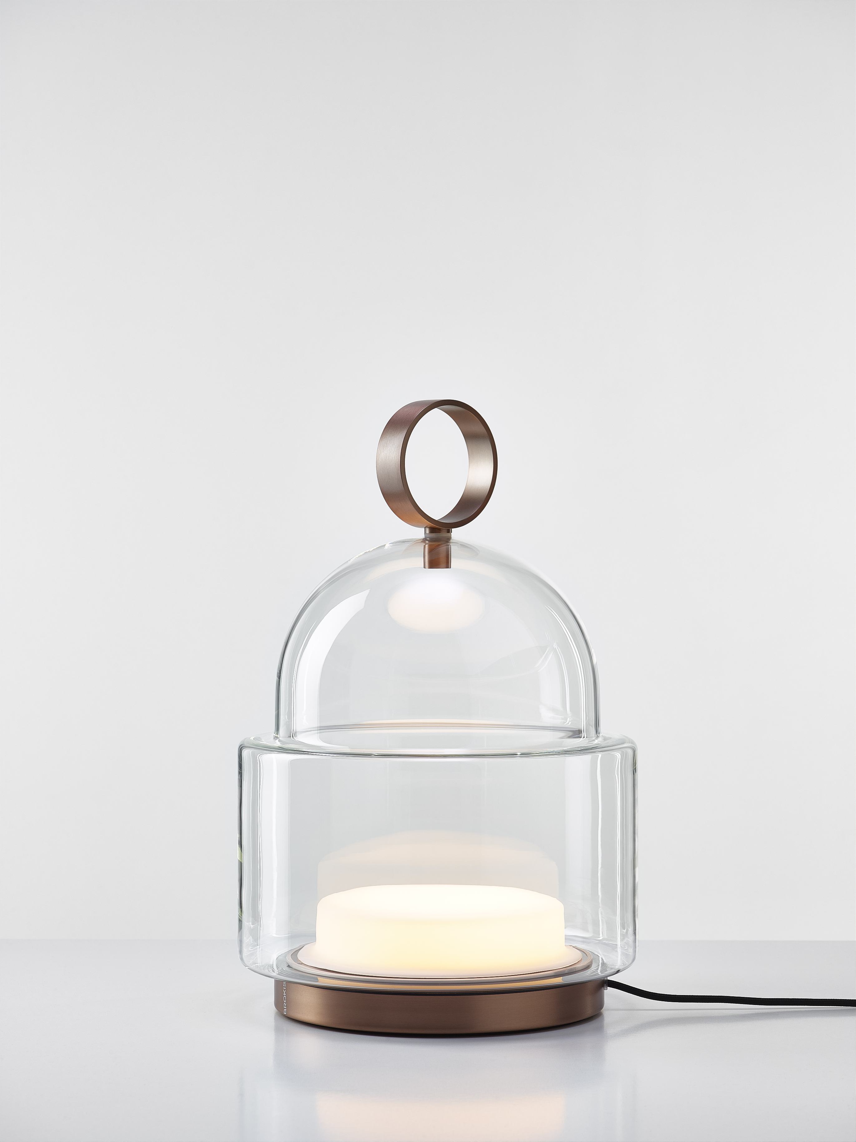 Designová stolní lampa Brokis Dome small PC1349 Barva skla: Transparentní sklo, Povrchová úprava baldachýnu a montury: Nerezová ocel - broušená, Dekor skla: Vlnky