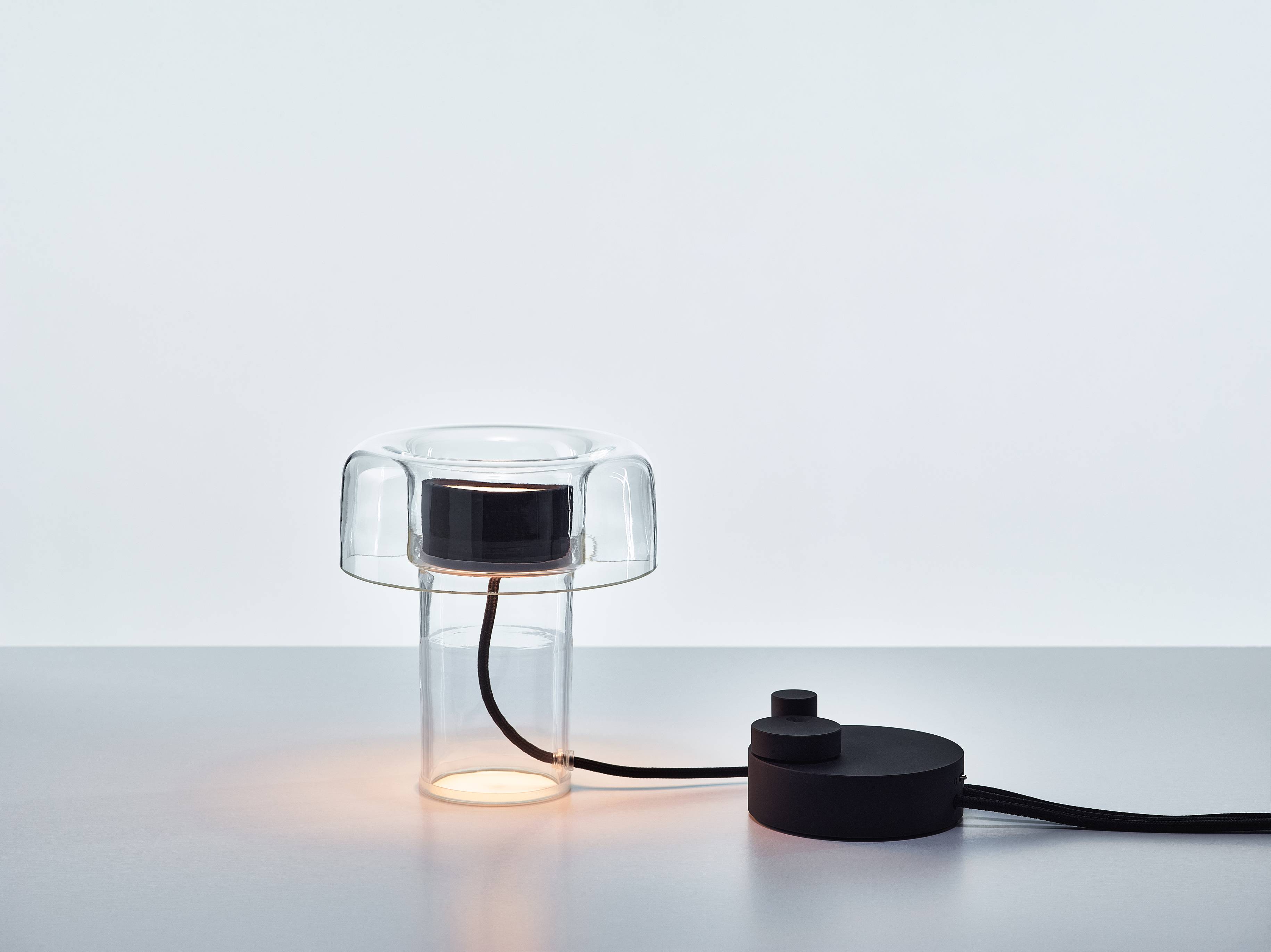 Designová LED stolní lampa Brokis Spectra mini PC1371 Povrch Montury: Černý elox, Barva skla: Transparentní sklo, Tělo stmívače: Černý elox