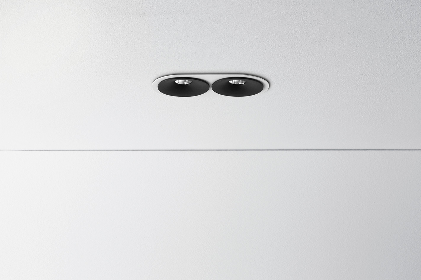 Levně ZAHO Zapuštěné LED svítidlo SPEAKER RD60, 11W, š. 130 mm, IP44, 36° Barva: Černá, Teplota světla: 3000K - teplá bílá, Stmívání, řízení: ON/OFF (bez stmívání)