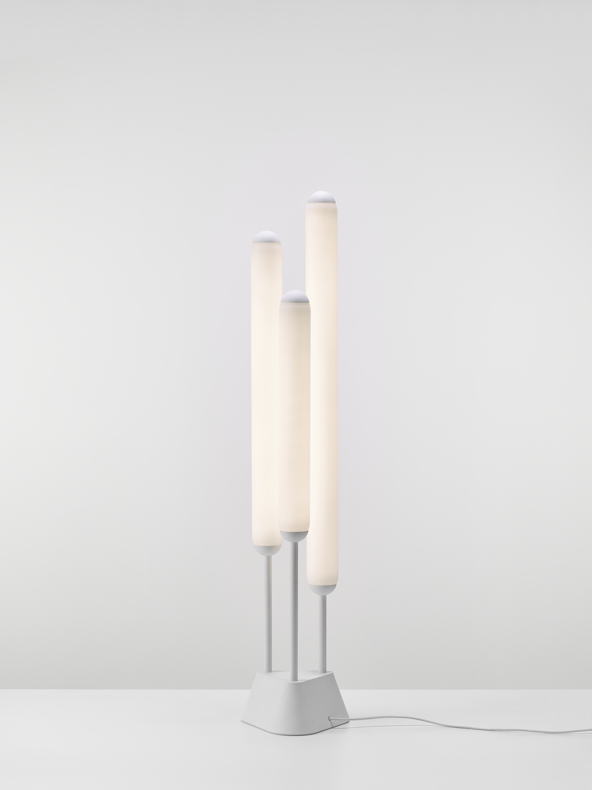 Levně Brokis LED Stojací lampa Puro Floor 3 Tubes 1350, PC1252 Stmívání, řízení: DIM CASAMBI CBU-PWM4, Barva skla: Tmavě šedá - opalínové sklo, Povrchová úprava baldachýnu a montury: kov - bílý matovaný komaxit se strukturou