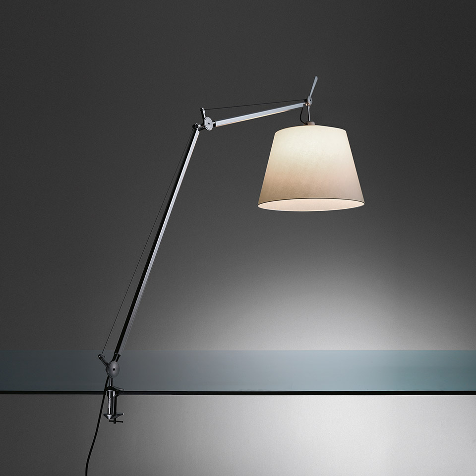 Levně Artemide LED Designová stolní lampa Tolomeo Mega, 31W, 3000K, hliník, stmívač na těle Základna: Hliníková podpěra, Materiál stínidla: Černá textilie, Průměr stínidla: 32 cm