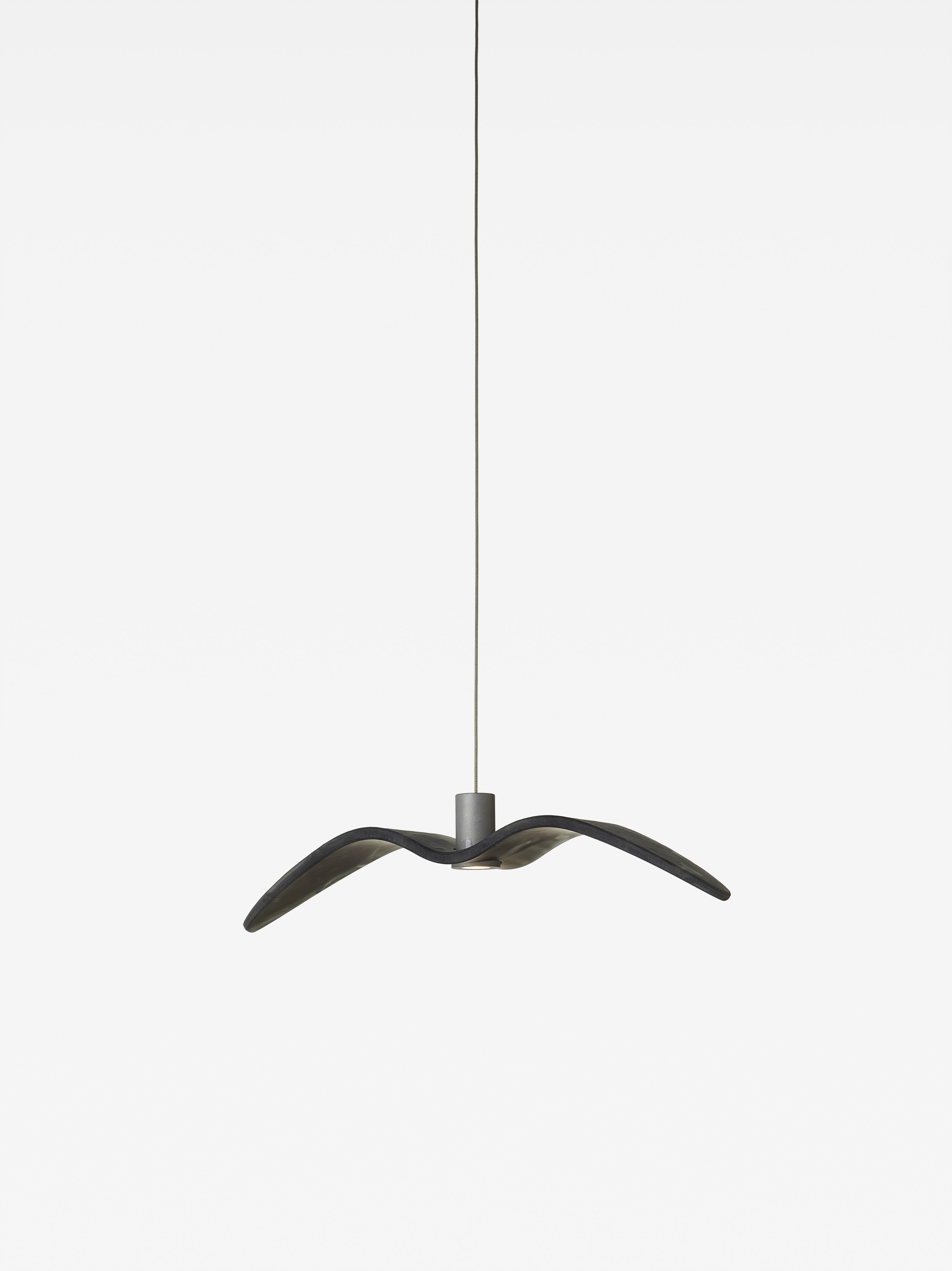 Levně Designové závěsné svítidlo Brokis Night Birds Mini PC1386 Povrch Montury: Černý elox, Barva skla: Opal - opaktní - masiv, Baldachýn: Kov - bílý matovaný komaxit se strukturou