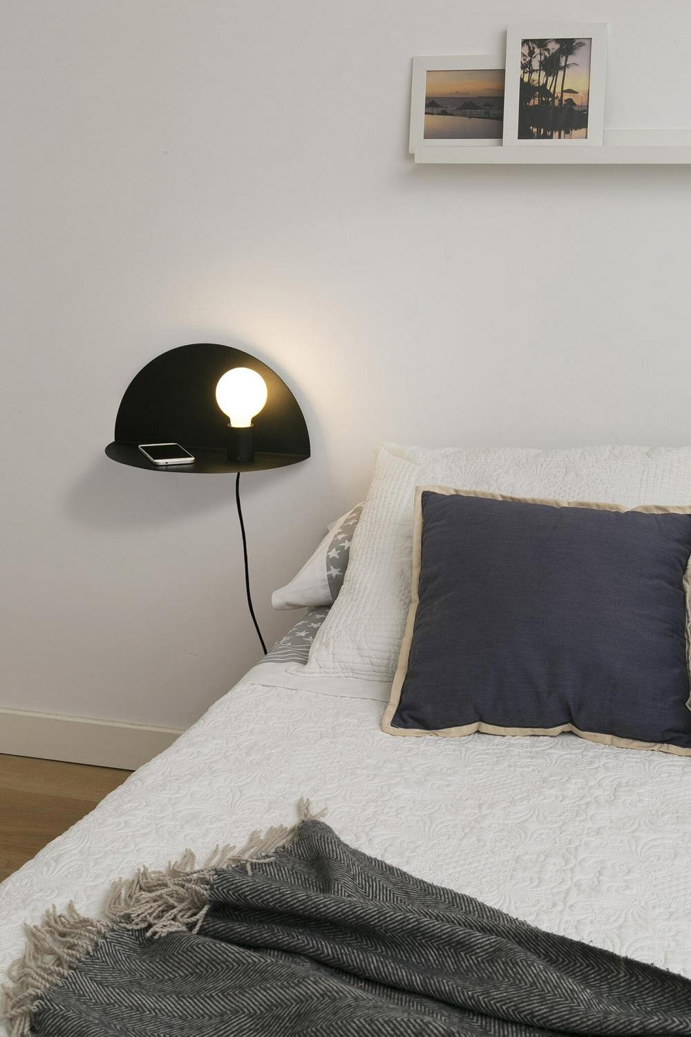 NIT Right nástěnná lampa, černá - FARO