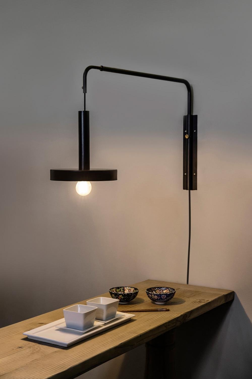 Levně WHIZZ nástěnná nastavitelná lampa, černá a zlatá - FARO