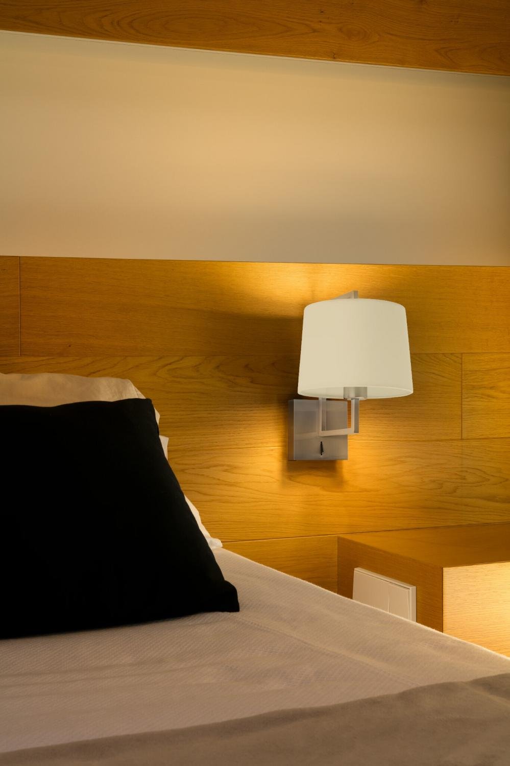 FRAME nástěnná lampa, nikl/béžová - FARO