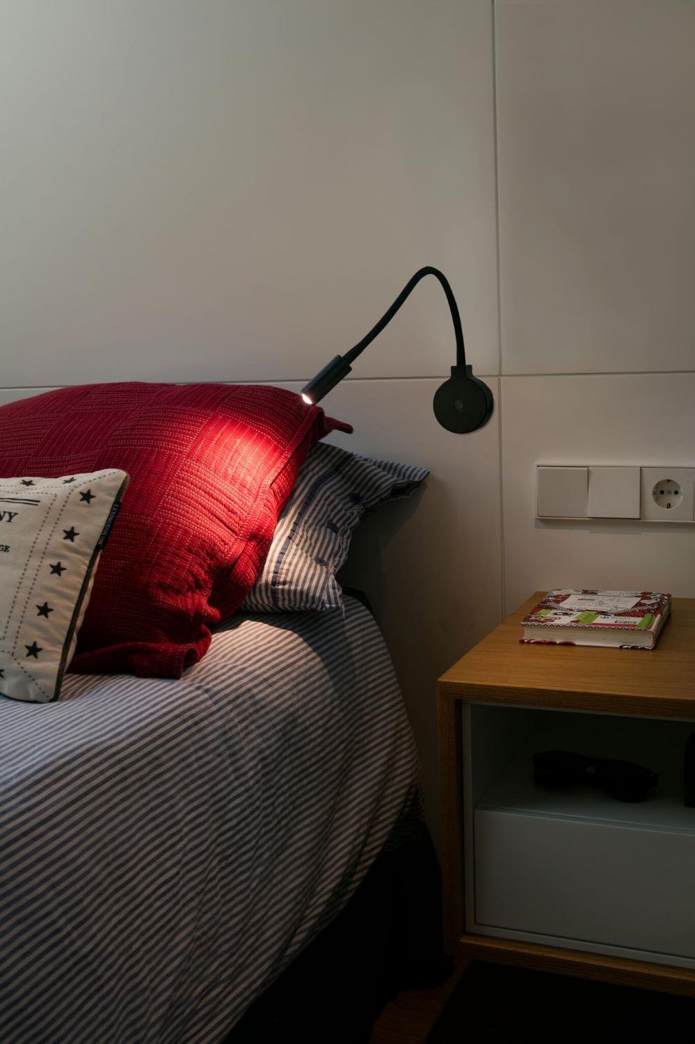 PIXIE nástěnná lampa, černá - FARO