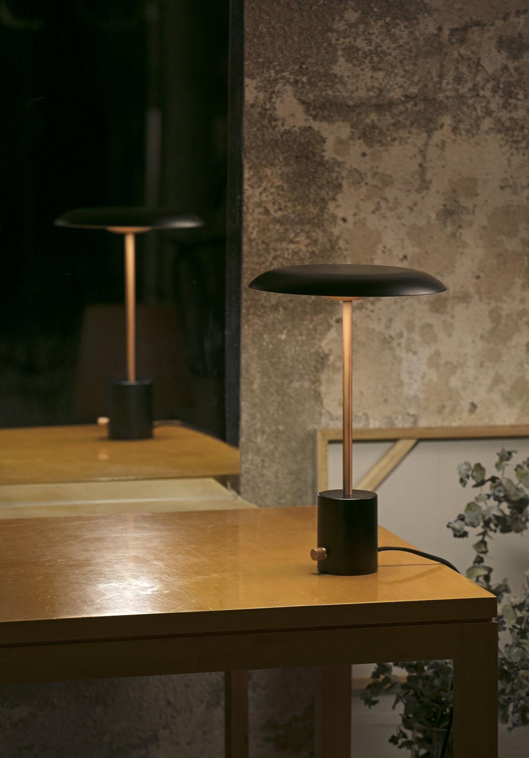 HOSHI černá a broušená měď stolní lampa - FARO