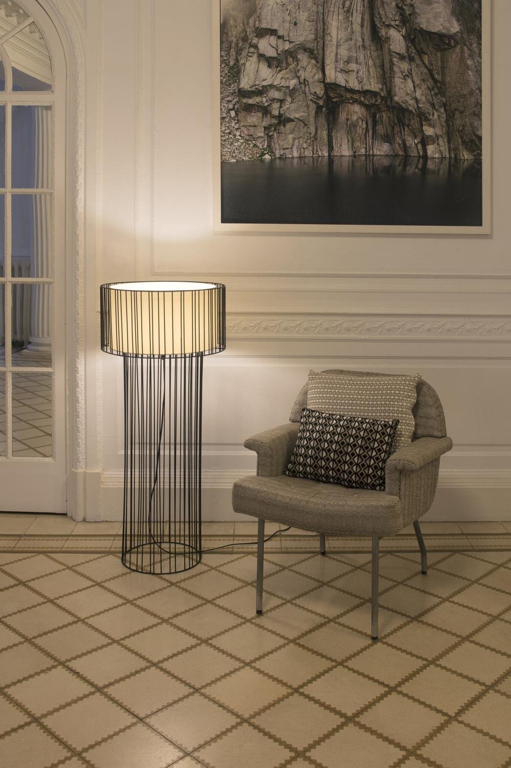 LINDA černá stojací lampa - FARO