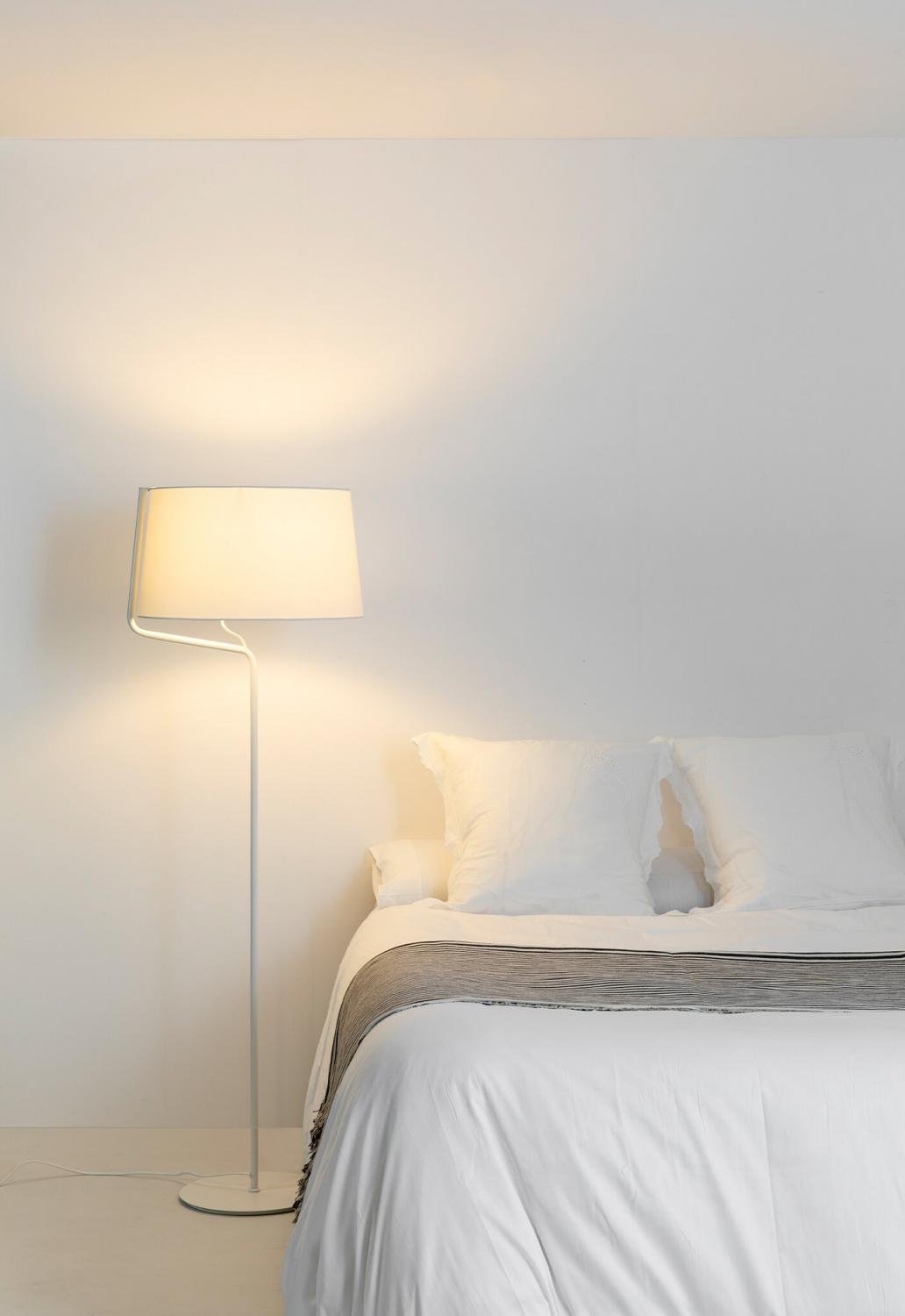 BERNI bílá stojací lampa - FARO