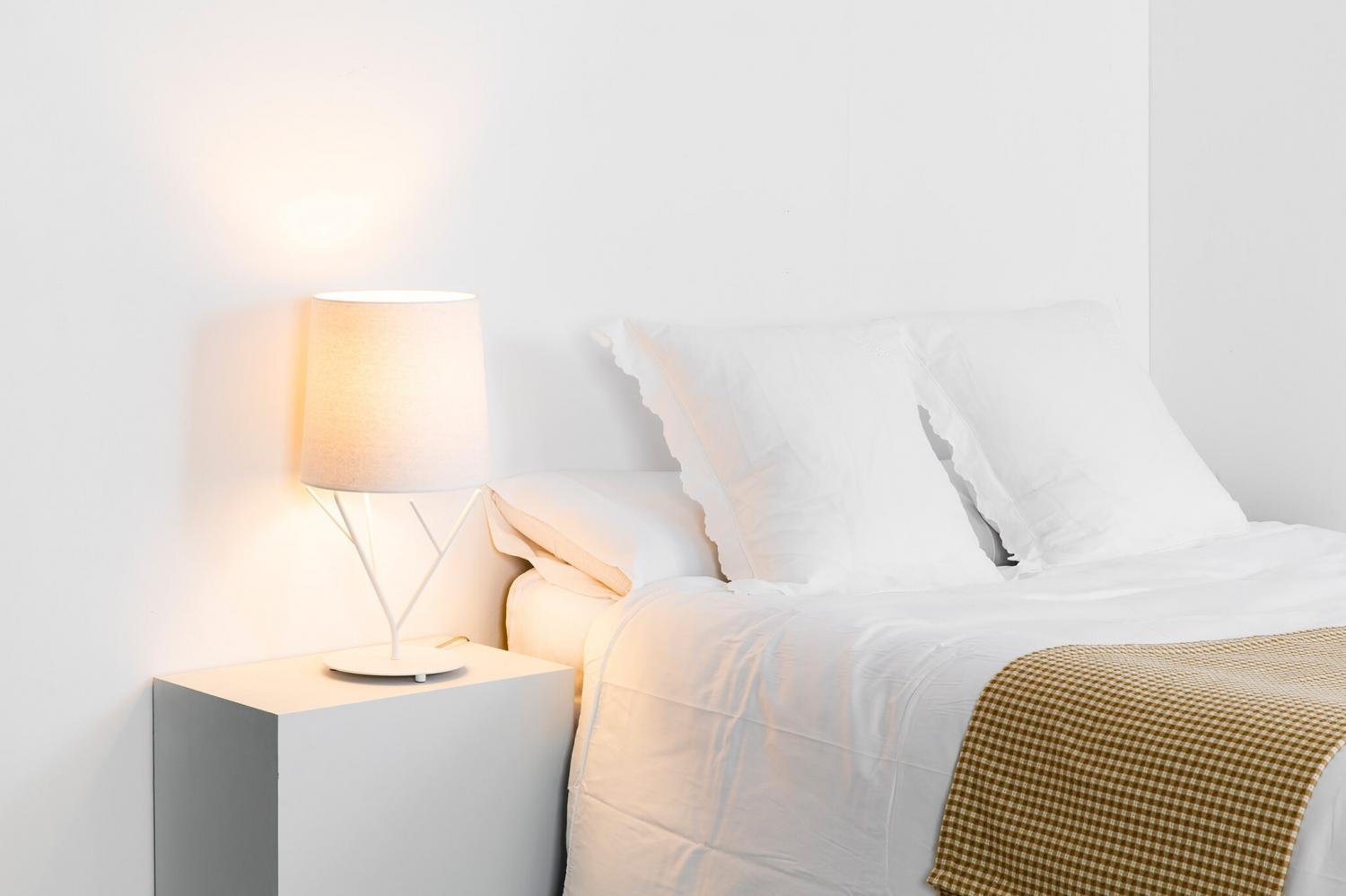 TREE bílá stolní lampa 1L - FARO