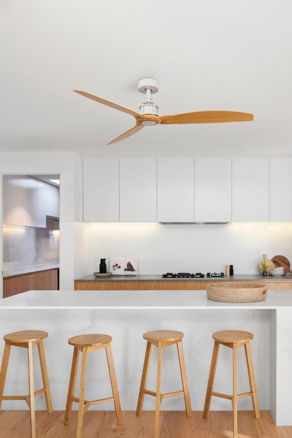 JUST FAN M stropní ventilátor, bílá/světlé dřevo s DC motorem - FARO