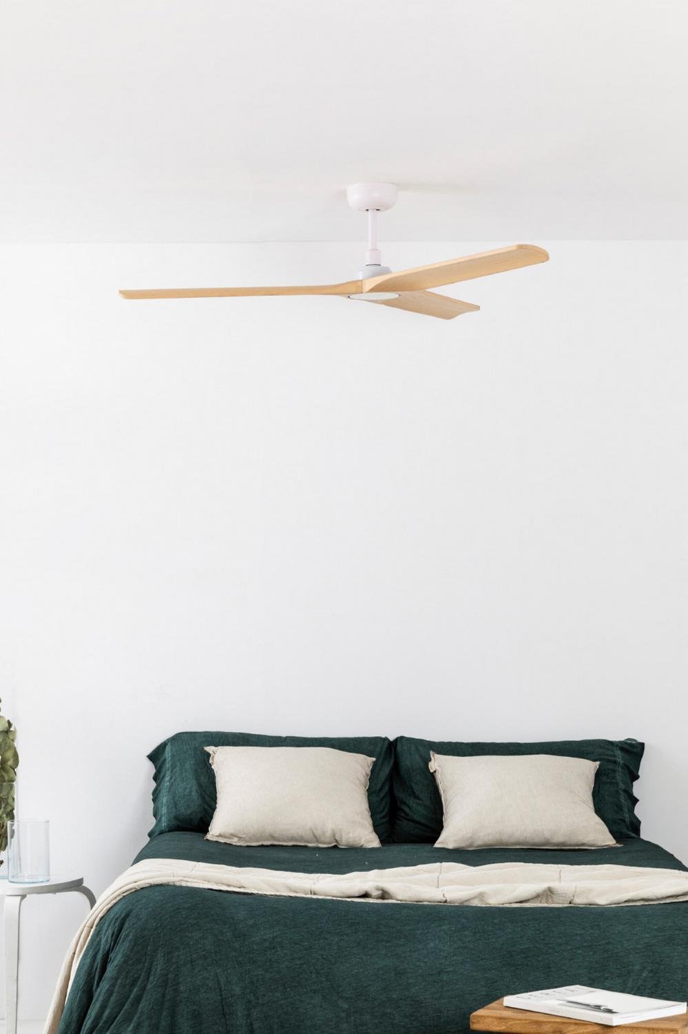 HEYWOOD L stropní ventilátor, bílá/světlé dřevo s DC motorem - FARO