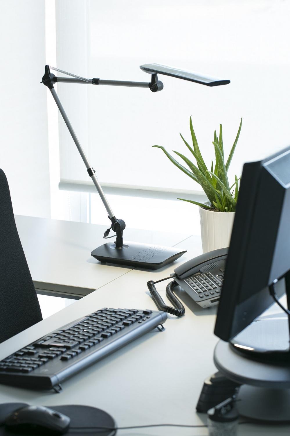 ITO LED, černá kancelářská stolní lampa - FARO