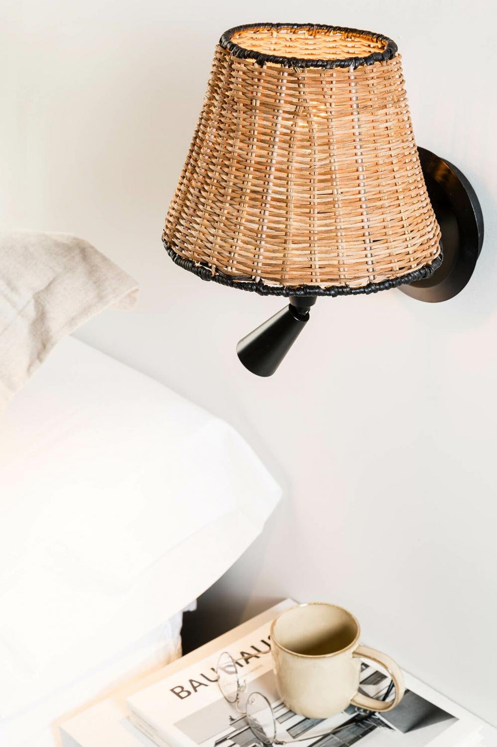 Levně SUMBA černá/ratan nástěnná lampa se čtecí lampičkou - FARO