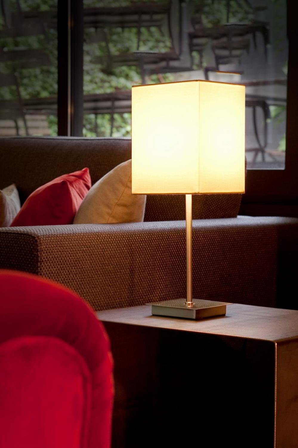 THANA bílá stolní lampa - FARO